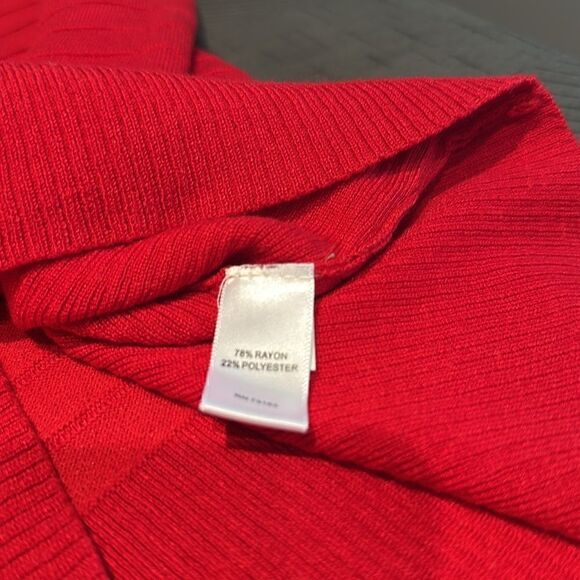 Women’s Cable & Gauge Red Medium Top - Picture 5 of 5